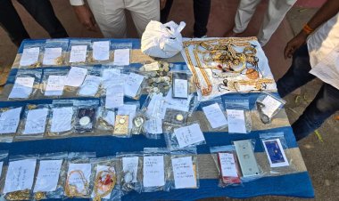 शातिर नबकजन दुर्ग पुलिस के हत्थे चढ़ा,आरोपी के कब्जे से सोने चॉदी के जेवरात जुमला कीमती तकरीबर 13 लाख की मशरूका बरामद