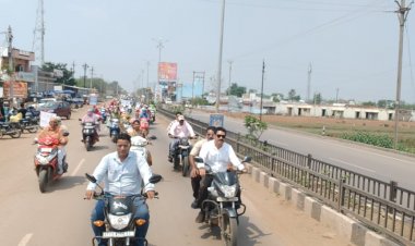 मतदाता जागरूकता का पाठ पढ़ाने निकली बाइक रैली