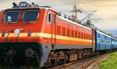 गर्मियों की छुट्टियां शुरू होते ही रेलवे ने यात्रियों की समस्‍या बढ़ा दी