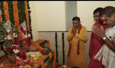 राम नवमी : कांग्रेस प्रत्याशी राजेंद्र साहू ने मंदिरों में पूजा अर्चना की : ज्योति कलश व कन्या भोज में हुए शामिल : कहा " देवी का स्वरूप हैं बेटियां ... इनकी सेवा से बढ़कर दूसरा कोई पुण्य नहीं ...