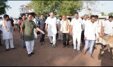 कांग्रेस प्रत्याशी राजेंद्र साहू ने किया ग्रामीण इलाकों का दौरा : कहा - देश के अन्नदाताओं को न्यूनतम समर्थन मूल्य को कानूनी दर्ज देगी कांग्रेस : देश के सामने भाजपा का किसान विरोधी चेहरा उजागर