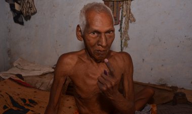 गंभीर दिव्यांगता से ग्रसित श्री रामजी ने पहली बार किया होम वोटिंग