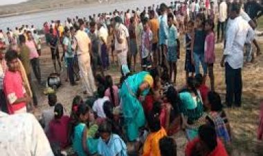 शर्धा महानदी घाट पर एक नाव पलट गई