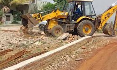 भिलाई नगर निगम की टीम ने  स्मृति नगर वार्ड 2 और चंदूलाल चंद्राकर मेडिकल कॉलेज कुरुद के पास अवैध निर्माण पर बुलडोजर चलाया