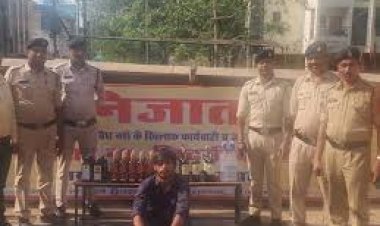 राजधानी रायपुर में एक हिस्ट्रीशीटर को शराब डिलीवरी करते पुलिस ने गिरफ्तार किया