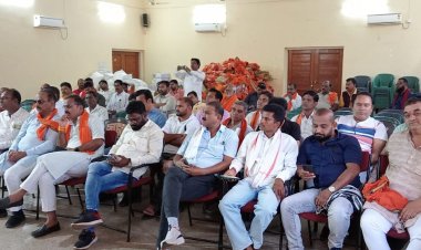 विधायक गजेंद्र यादव ने ली बीजेपी पार्षदों व संगठन  नेताओ की बैठक.