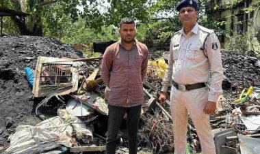 अवैध कबाड़ समेत कबाड़ी गिरफ्तार