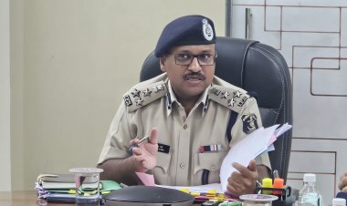  पुलिस महानिरीक्षक दुर्ग रेंज श्री राम गोपाल गर्ग ने ली रेंज स्तरीय सायबर अपराधो के रोकथाम हेतु बैठक