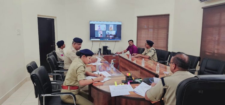 पुलिस महानिरीक्षक दुर्ग रेंज रामगोपाल गर्ग के द्वारा वीडियो कॉन्फ्रेंसिंग के माध्यम से रेंज स्तरीय मीटिंग ली