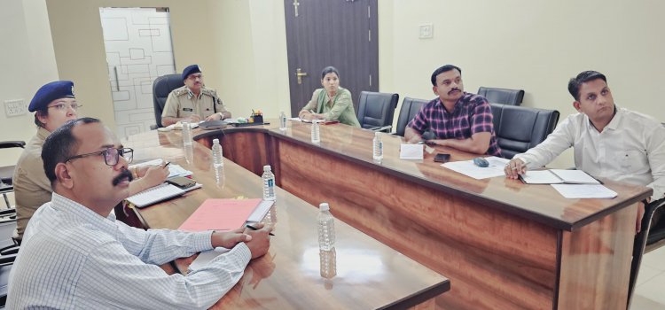 पुलिस महानिरीक्षक दुर्ग रेंज राम गोपाल गर्ग और पुलिस महानिरीक्षक राजनांदगांव रेंज दीपक झा ने ली इंटर डिस्ट्रिक्ट बॉर्डर मीटिंग