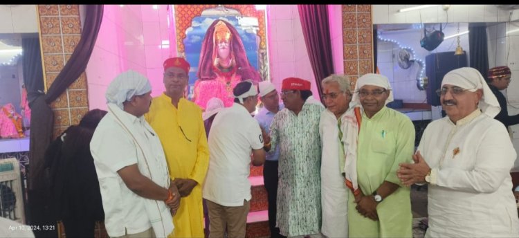 कांग्रेस प्रत्याशी राजेंद्र साहू ने तेज किया जनसंपर्क अभियान : झूलेलाल जयंती पर आम भंडारा में शामिल हुए - कुम्हारी सड़क हादसे में मृतक त्रिभुवन पांडे के परिजनों से मिलकर संवेदना जताई
