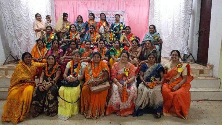 मानिकपुरी महिला समिति कबीर कुटी हरनाबांधा, दुर्ग, ने धूम-धाम से शपथ ग्रहण एवं होली मिलन समारोह मनाया