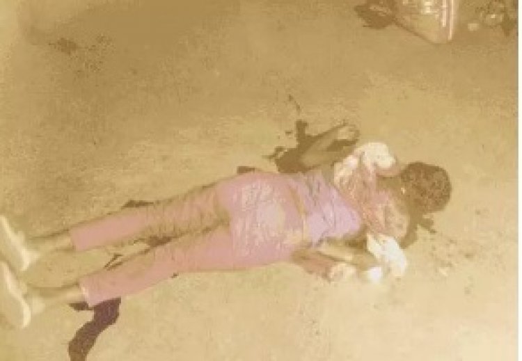 छत्तीसगढ़ के सरगुजा में एक युवक ने शुक्रवार को अपनी 15 साल की बेटी की गला काटकर हत्या कर दी