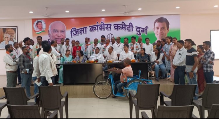 वैशाली नगर विधान सभा के ब्लॉक अध्यक्ष एवं बूथ अध्यक्ष की हुई बैठक बूथ मैनेजमेंट की तकनीकी जानकारी के साथ कांग्रेस के न्याय पत्र चुनाव प्रबंधन की टिप्स टेक्निकल टीम ने दी