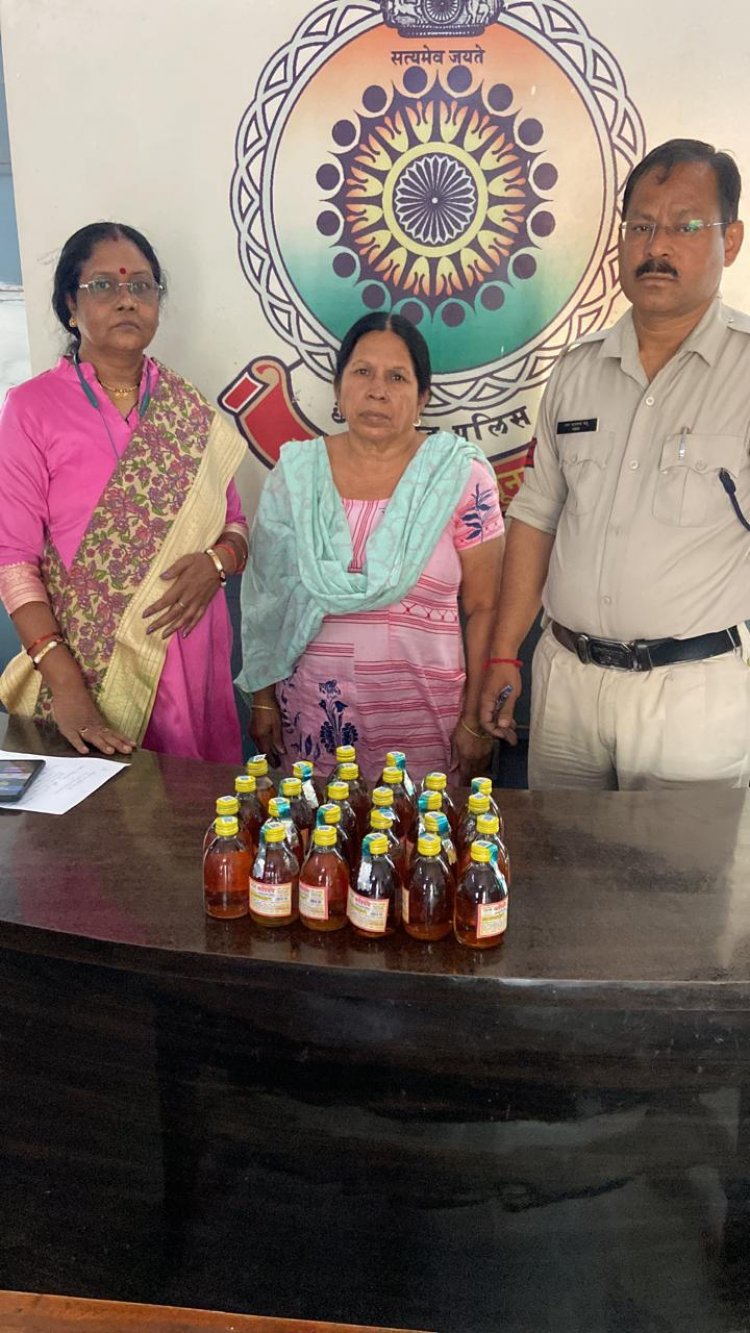 अवैध शराब बेचते महिला गिरफ्तार