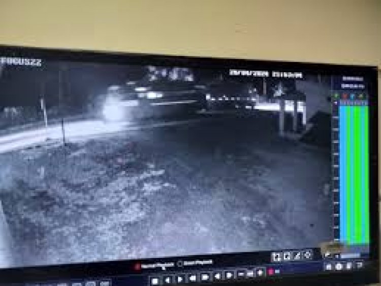 छत्तीसगढ़ के जशपुर में बाराती बस और ट्रक आपस में जोरदार टक्कर होने से एक व्यक्ति की मौत