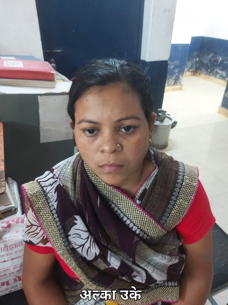 ऋण पुस्तिका के पन्ने में कूटरचनाकर करने एवं न्यायालय के मुहर का दुरुप्रयोग करने वाला 01 आरोपीया पुलिस की गिरफ्त में