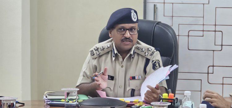 पुलिस महानिरीक्षक दुर्ग रेंज श्री राम गोपाल गर्ग ने ली रेंज स्तरीय सायबर अपराधो के रोकथाम हेतु बैठक