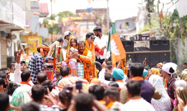 विजय बघेल की रैली में उमड़ा भारी जन शैलाब  वैशाली नगर विस क्षेत्र में निकाली जनसम्पर्क आशीर्वाद यात्रा, हजारों की संख्या में शामिल हुए लोग