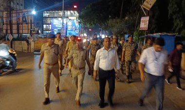 कलेक्टर डॉ. गौरव सिंह और एसपी संतोष सिंह के नेतृत्व में पुलिस और प्रशासन ने किया फ्लैग मार्च