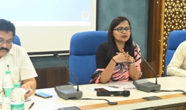 जिले के सभी मतदान केन्द्रों में मूलभूत सुविधाएं की जाएं सुनिश्चित: कलेक्टर