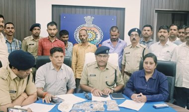 दुर्ग पुलिस की गिरफ्त में अन्र्तराज्यीय चोर गिरोह,मिक्सी बेचने के आड़ में रेकी कर देते थे घटना को अंजाम