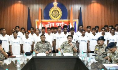 माओवादियों को समाज की मुख्यधारा में जोड़ने के लिए लगातार संपर्क एवं संवाद किया जा रहा