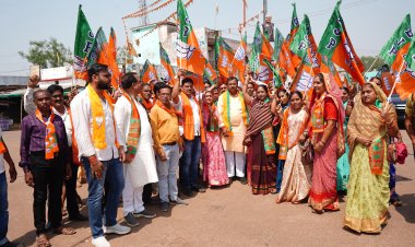 गुधेली में हुआ भव्य स्वागत, भिंभौरी में सांसद विजय बघेल ने की जनसम्पर्क आशीर्वाद यात्रा हजारों की संख्या में उमड़े लोगों ने कहा इस बार 400 पार 