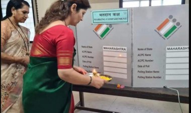 महिला आयोग की अध्यक्ष ने उतारी ईवीएम की आरती, दर्ज हुआ केस