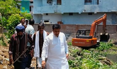 बारिश पूर्व नाला साफ सफाई का महापौर धीरज बाकलीवाल ने  किया निगम अधिकारियों के साथ औचक निरीक्षण,वर्षा ऋतु से पूर्व सभी नाला/ नालियों की सफाई व्यवस्था दुरुस्त करें:महापौर