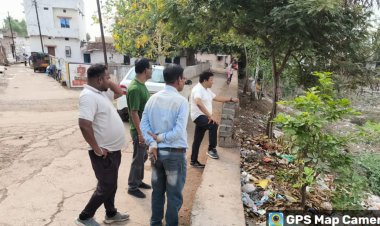 आयुक्त लोकेश चन्द्राकर ने शीतला तालाब की देखी सफाई व्यवस्था,अच्छी सफाई पर किया संतोष व्यक्त