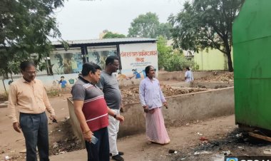 दुर्ग नगर निगम आयुक्त लोकेश चंद्राकर ने  नालियों की सफाई व्यवस्था अपनी देखरेख में कराया,नियमित रूप से सफाई रखने के दिए निर्देश,नालियों की सफाई व्यवस्था दुरुस्त रखने को कहा