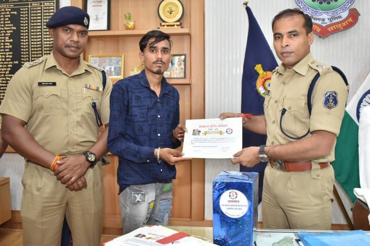 पुलिस अधीक्षक दुर्ग द्वारा गुडसेमेरिटनों (नेक व्यक्ति)को प्रशस्ति पत्र देकर सम्मानित किया गया