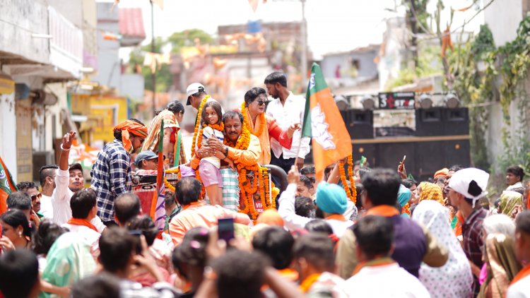 विजय बघेल की रैली में उमड़ा भारी जन शैलाब वैशाली नगर विस क्षेत्र में निकाली जनसम्पर्क आशीर्वाद यात्रा, हजारों की संख्या में शामिल हुए लोग