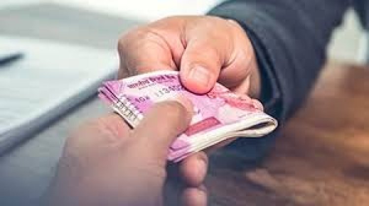 कक्षा 9वीं के बच्चों से प्राचार्य द्वारा पैसे लेकर उत्तीर्ण करने का मामला सामने आया