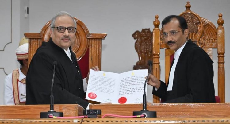 मुख्य न्यायाधीश रमेश सिन्हा ने एक स्थायी जज और दो एडिशनल जज को शपथ दिलाई