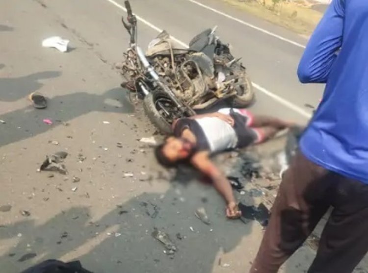 मनेंद्रगढ़ कलेक्टोरेट के पास बुधवार सुबह नेशनल हाइवे-43 पर दो बाइकों में जबरदस्त भिड़ंत हो गई