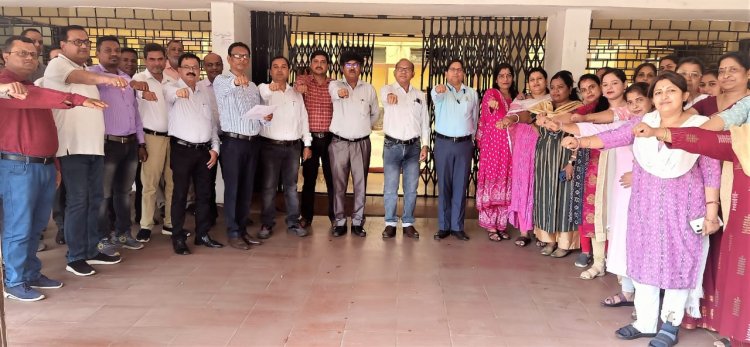 आतंकवाद विरोध दिवस 21 मई को आतंकवाद एवम हिंसा के विरोध में विधुत कर्मियो ने ली शपथ