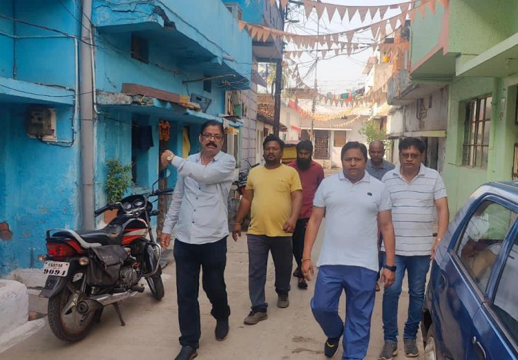 आयुक्त ने पानी का प्रेशर जांचा,नही मिली समस्या,अधिकारियों को पानी सप्लाई के समय अपने प्रभारित वार्ड में निरीक्षण करने निर्देश