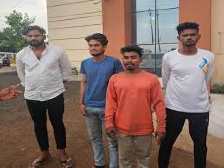 छत्तीसगढ़ की राजधानी रायपुर में राजस्थान से उड़ीसा का गांजा लेने पहुंचे व्यक्तियों को पुलिस ने गिरफ्तार किया