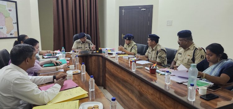 पुलिस महानिरीक्षक दुर्ग रेंज राम गोपाल गर्ग ने रेंज के अभियोजन अधिकारियो के साथ की बैठक, दोषमुक्त प्रकरणों के संबंध में एवम विचारण के दौरान विवेचना में होने वाली त्रुटियों को दूर करने पर की गई चर्चा