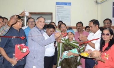 कलेक्टर डाॅ. गौरव सिंह ने प्रसूता महिला के हाथों एनएसथिसिया वर्क स्टेशन का कटवाया फिता, मेकाहारा में लगाए गए नए एक्स-रे मशीन