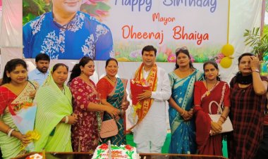 44 डिग्री तापमान के बाद भी महापौर  धीरज बाकलीवाल को  जन्मदिन की शुभकामनाएं देने पहुँचे लोग ,विधायक, पूर्व मंत्री,पूर्व विधायक सहित कांग्रेस व भाजपा के कई नेताओं ने धीरज बाकलीवाल को दी बधाई