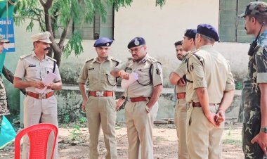 पुलिस महानिरीक्षक दुर्ग रेंज  राम गोपाल गर्ग ने मतगणना स्थलों पर त्रिस्तरीय सुरक्षा व्यवस्था का लिया जायजा