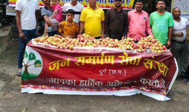 2 जून को जरूरतमन्दों एवं गरीबों को खिलाई गयी 2 जून की रोटी (दो समय का भोजन)