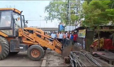 भिलाई निगम ने अवैध कब्जा पर चलाए बुलडोजर, बड़ी संख्या में पुलिस बल थी मौजूद