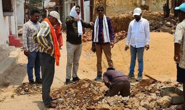 पानी की समस्या को लेकर प्रभारी,अधिकारी ने किया वार्डों का निरीक्षण:पानी की समस्या को जानने पहुंचे वार्डो में