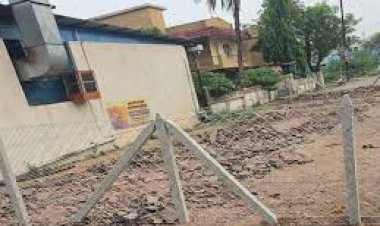 भिलाई निगम की लापरवाही:भू-स्वामी को जमीन का कब्जा दिलाने की जल्दबाजी में अपनी बनाई सड़क को खोद दियl