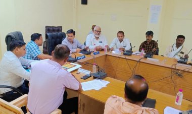 निगम एमआईसी की बैठक  महापौर की अध्यक्षता में सम्पन्न टैक्स वसूली बढ़ाने पर जोर,निर्माण कार्यों को मिली स्वीकृति,चालू वर्ष की संपत्तिकर जमा करने पर छूट देने प्रस्ताव पारित