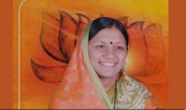 केंद्रीय महिला और बाल विकास राज्य मंत्री सावित्री ठाकुर  ठीक से नहीं लिख पाईं 'बेटी पढ़ाओ बेटी बचाओ'